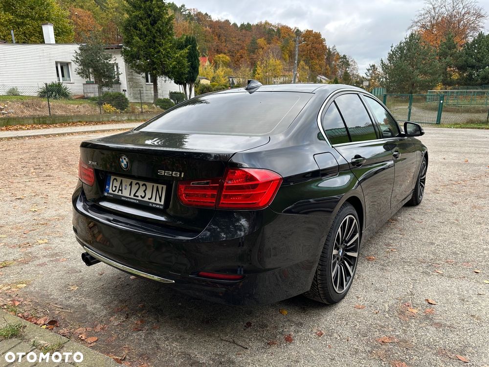 BMW Seria 3 328i xDrive Luxury Line - 5