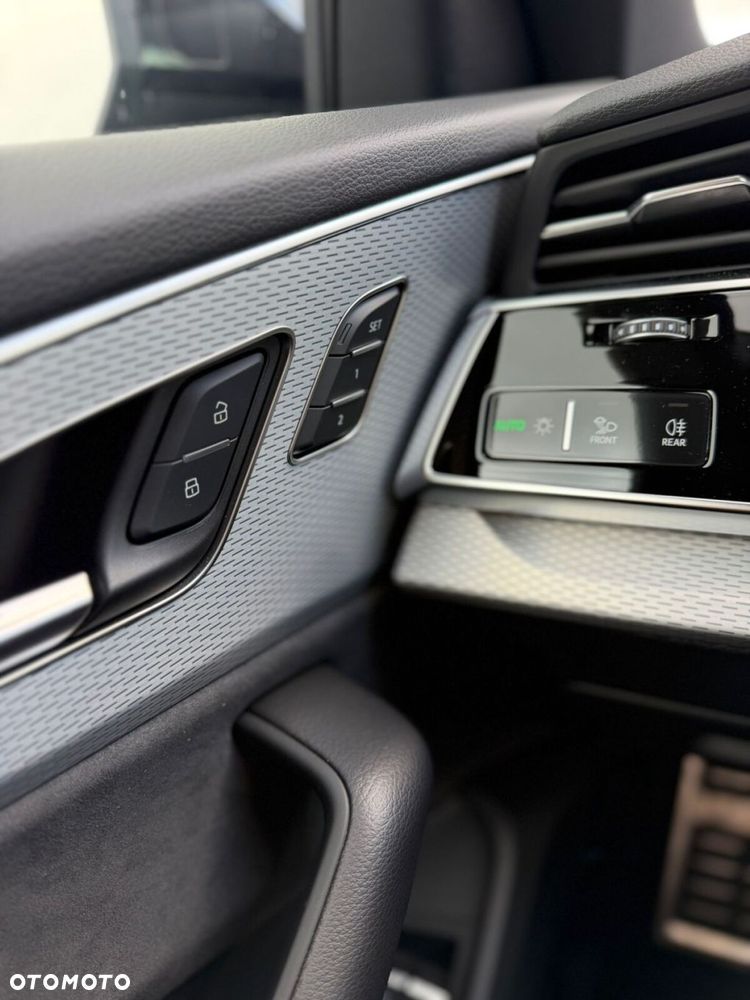 Audi Q8 TFSI e PHEV 360 kW Quattro Tiptronic - 28