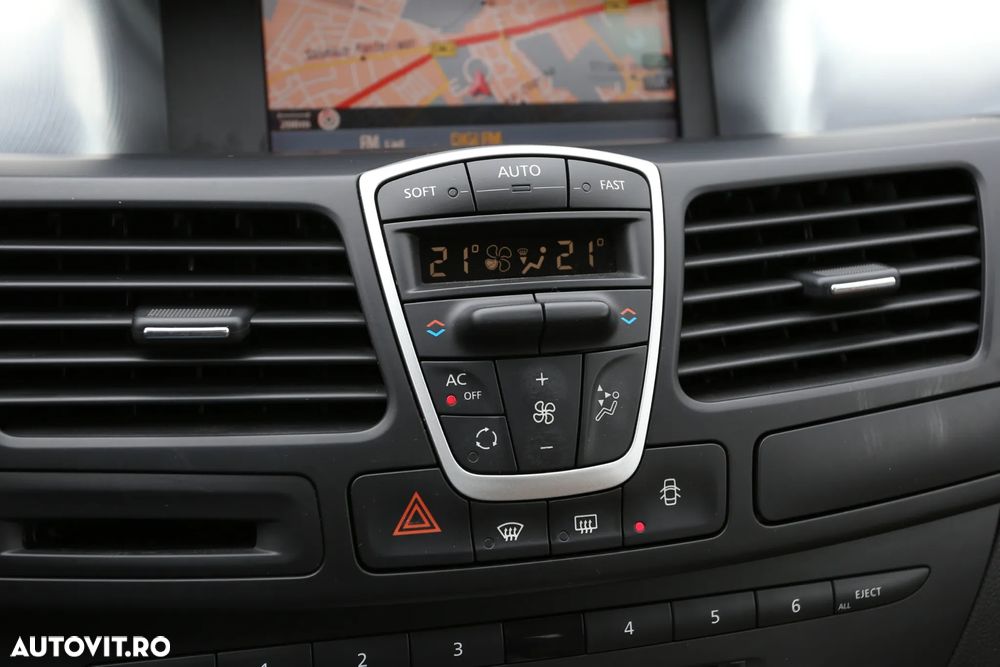 Renault Laguna Coupe dCi 180 FAP - 9