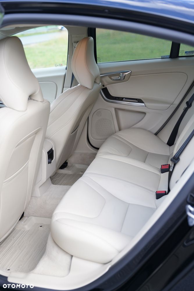 Volvo S60 T5 Drive-E Summum - 9