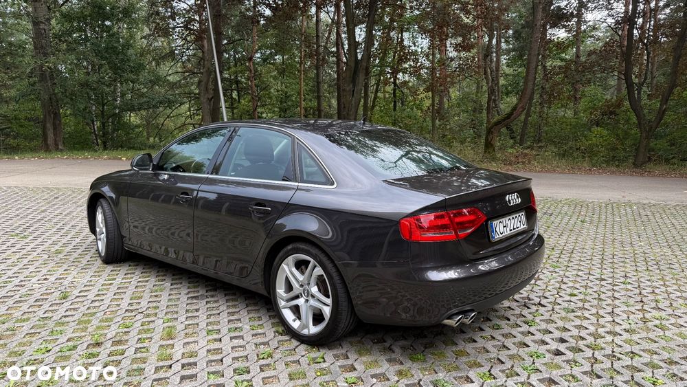 Audi A4 Limousine - 12