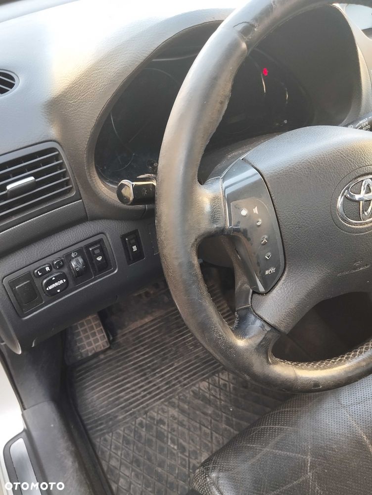 Toyota Avensis - 5