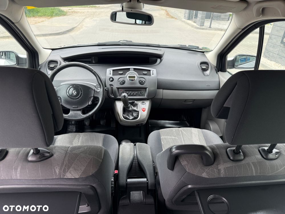 Renault Scenic 1.6 16V Confort Dynamique - 17
