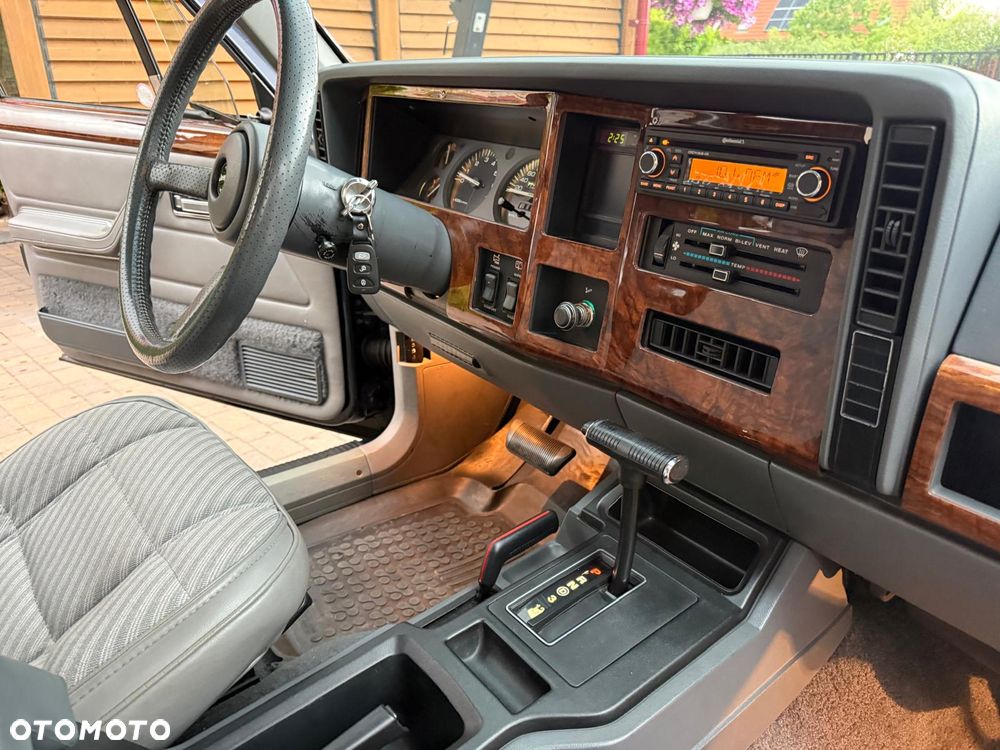 Jeep Cherokee - 18