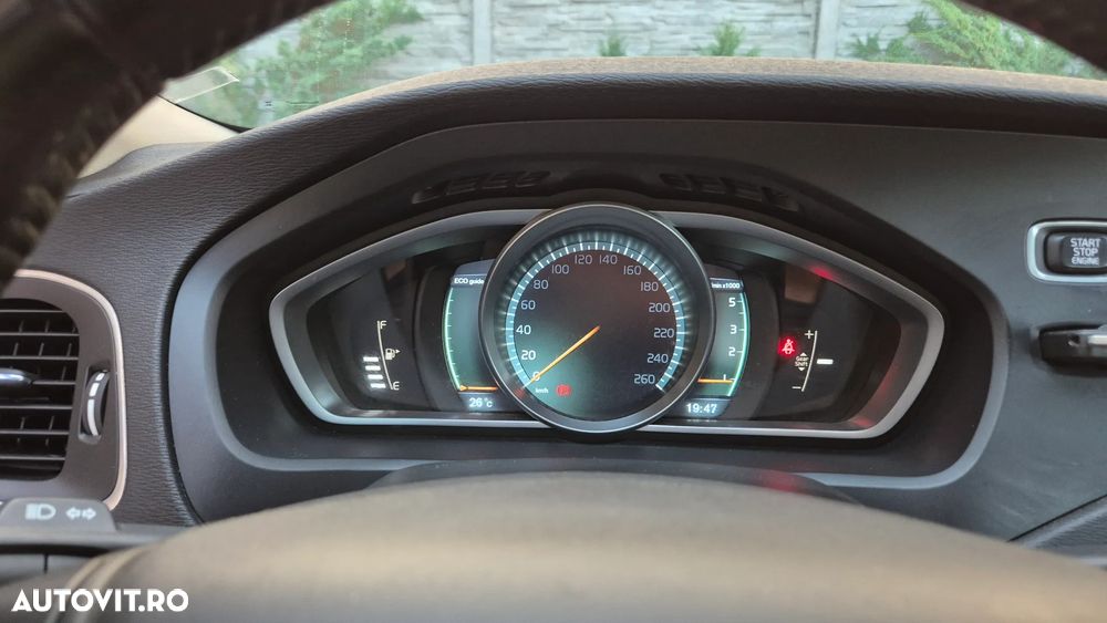 Volvo V40 D2 R Design - 21