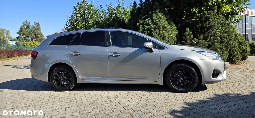 Toyota Avensis 1.8 Premium MS - 4