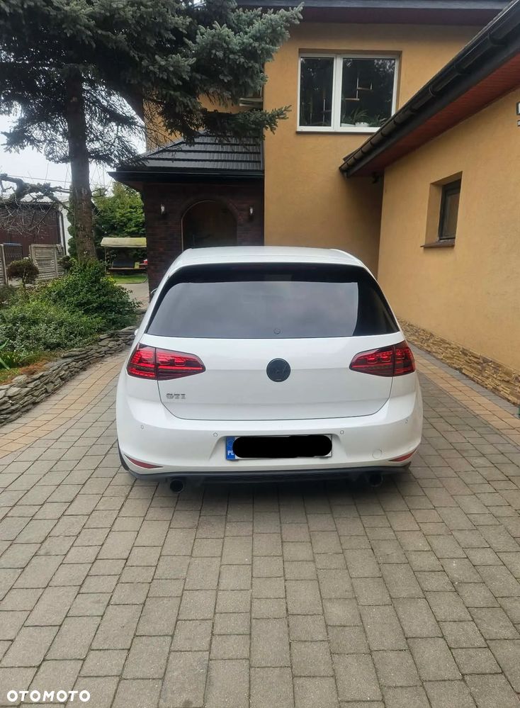 Volkswagen Golf - 8