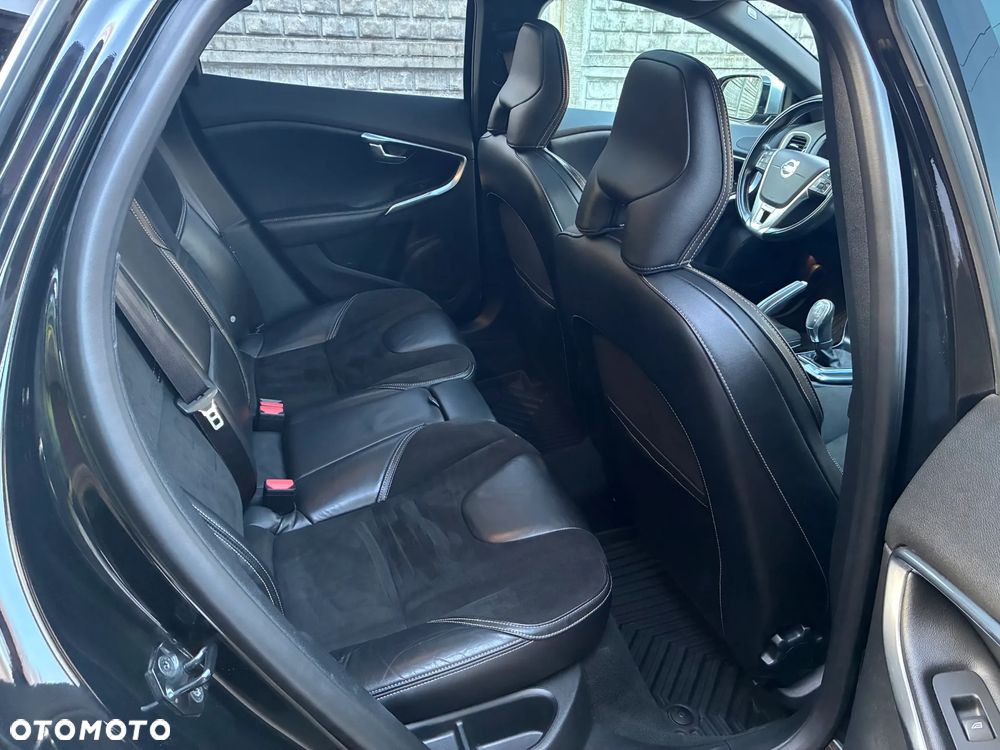 Volvo V40 T3 R-Design - 26