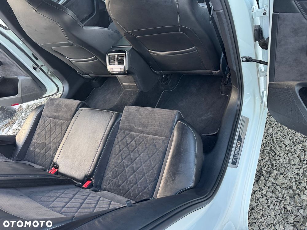 Skoda Superb Combi 2.0 TSI 4x4 DSG SportLine - 23