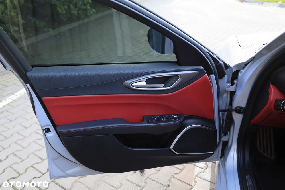 Alfa Romeo Giulia 2.0 Turbo 16V AT8 Veloce - 27