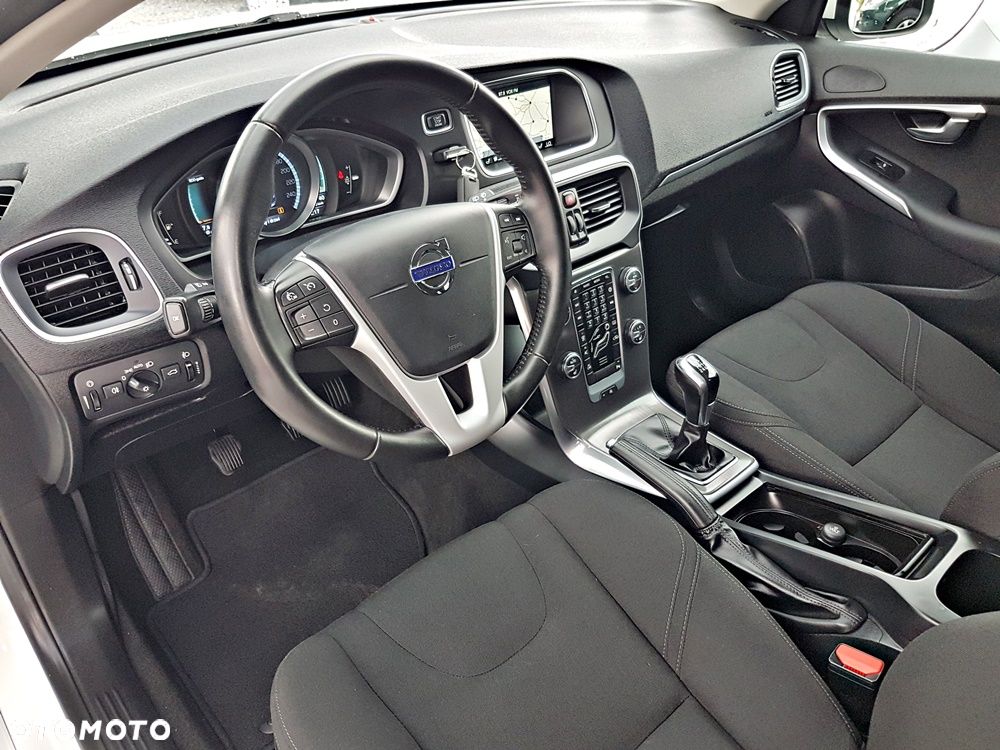 Volvo V40 T2 Drive-E Momentum - 12