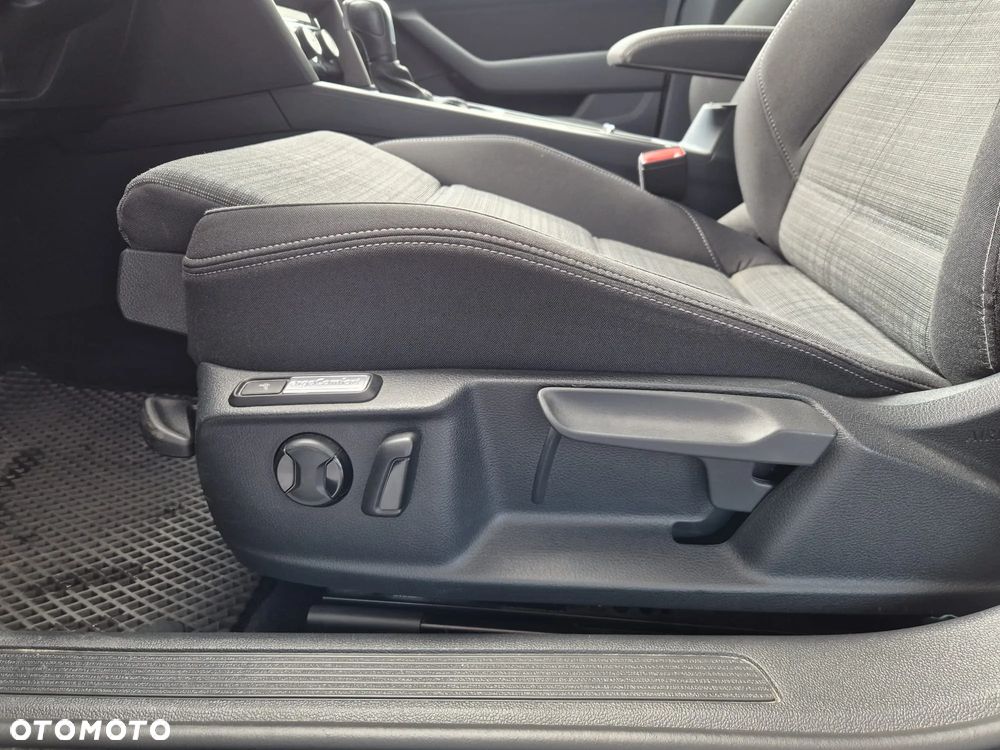 Volkswagen Passat 2.0 TDI SCR DSG Business - 12
