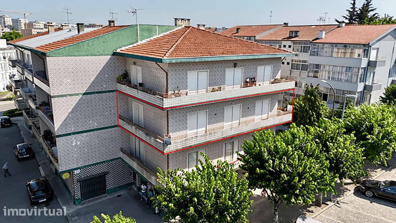 Apartamento T3 com Varanda e Garagem - Centro de Ermesinde: - Grande imagem: 2/10