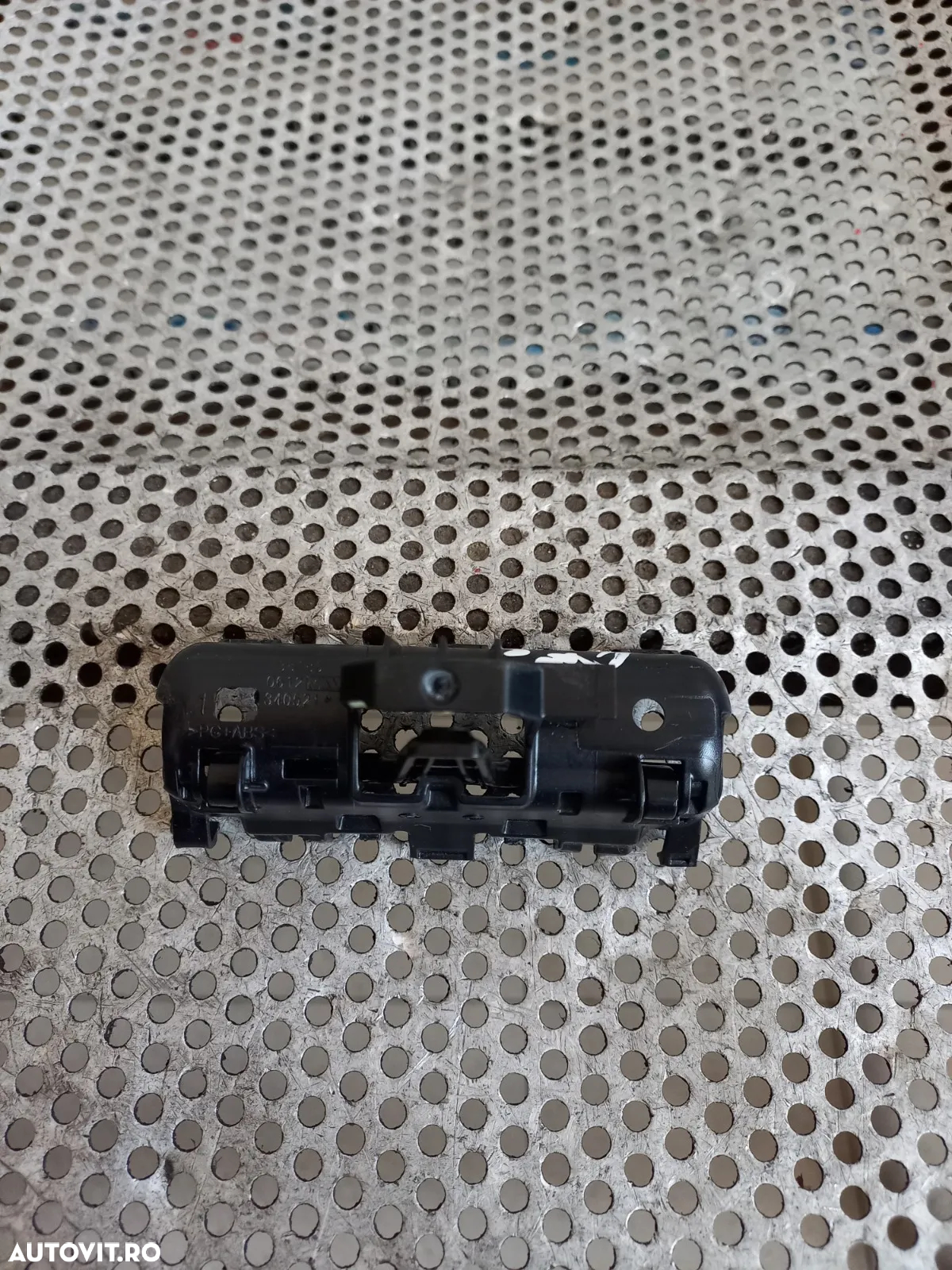 Buton Switch Actuator Deschidere Haion Hayon Bmw Seria 1 F40 G30 G31 Cod  Dupa 2017 - Dezmembrari A - 3