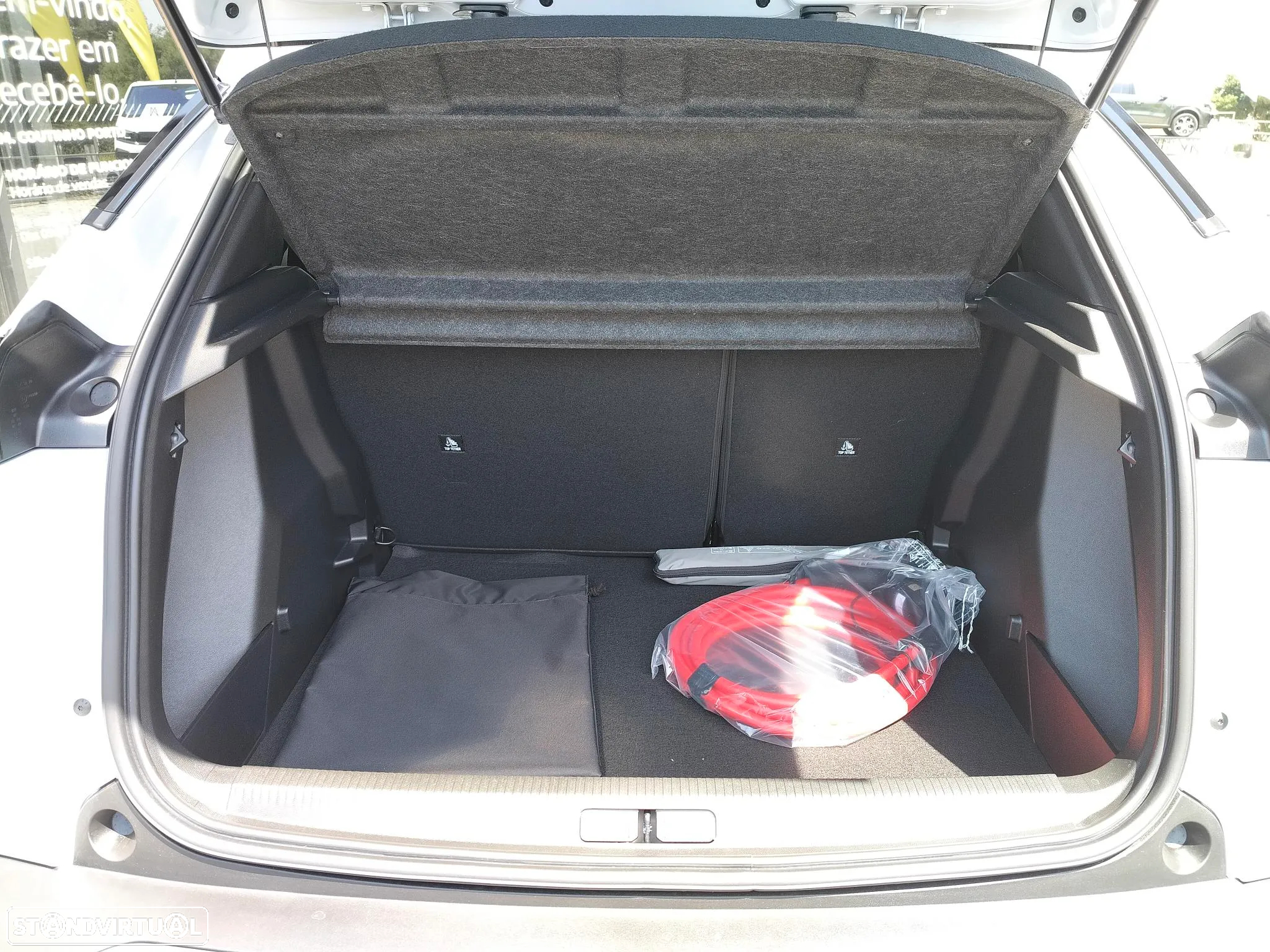 Peugeot e-2008 54 kWh Allure - 13