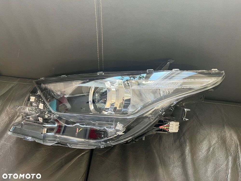 Lampa lewa przednia TOYOTA AURIS II 2 lift - 2