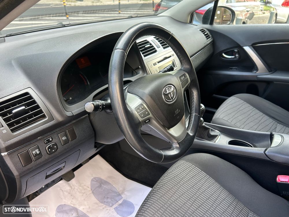 Toyota Avensis SW 2.0 D-4D Exclusive - 18