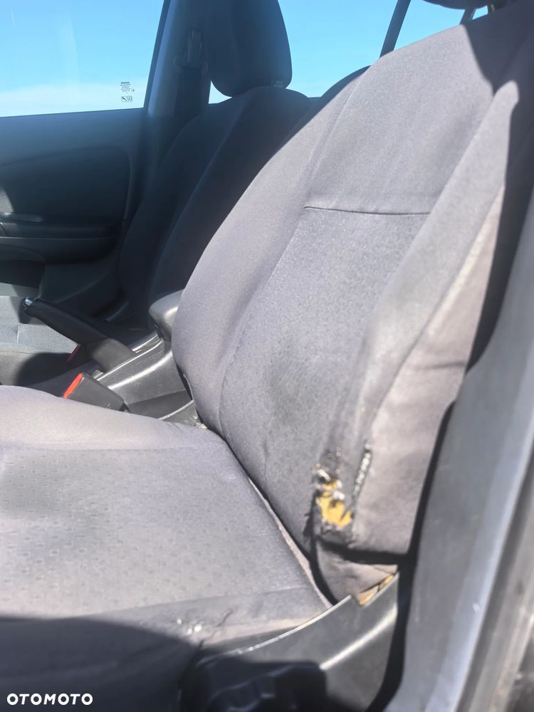 Nissan Almera 1.5 acenta PLUS - 4