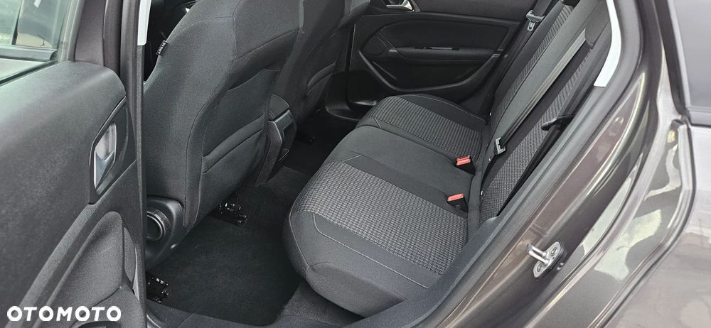 Peugeot 308 - 8