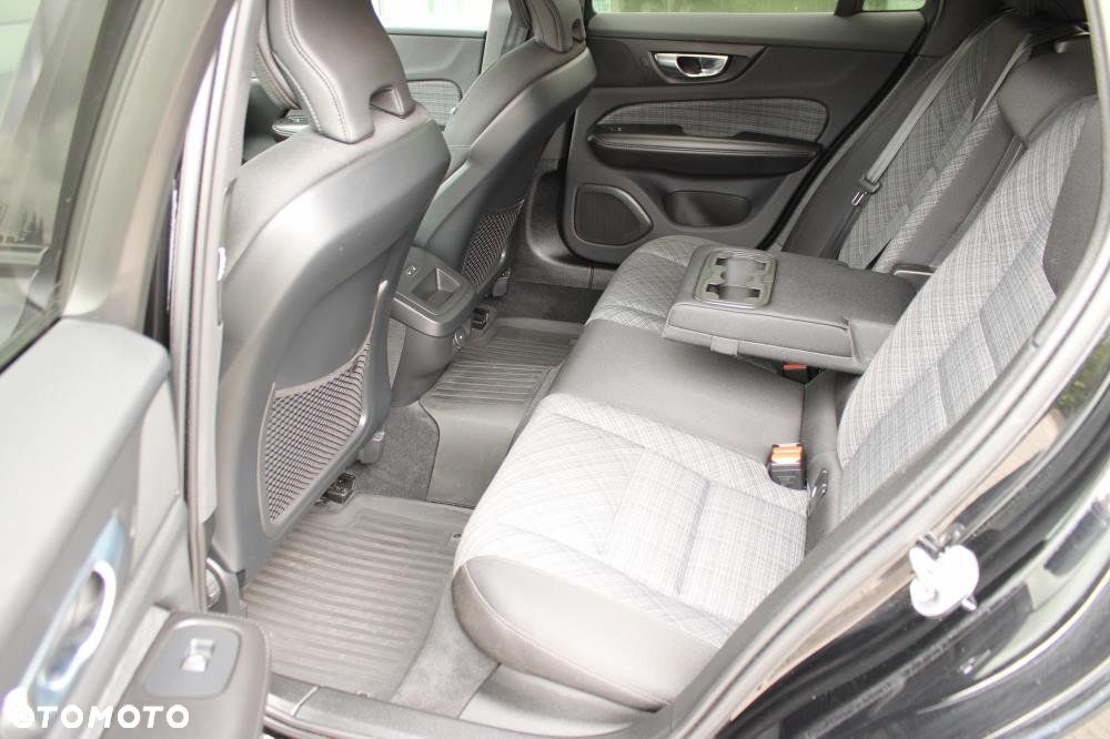 Volvo V60 Cross Country - 10