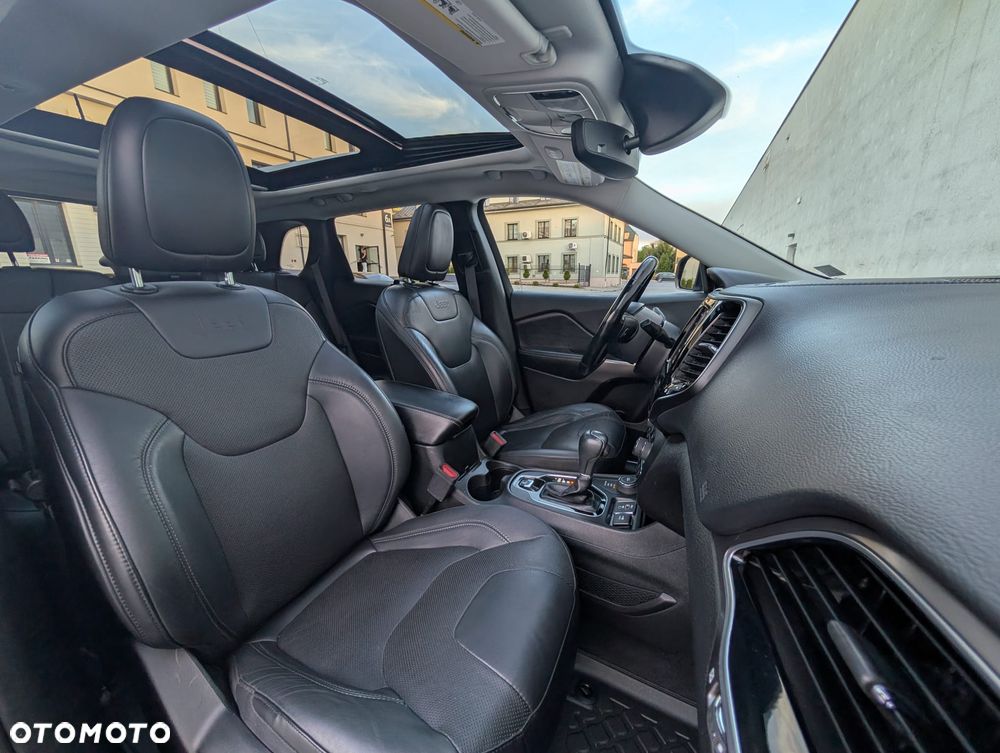 Jeep Cherokee - 21