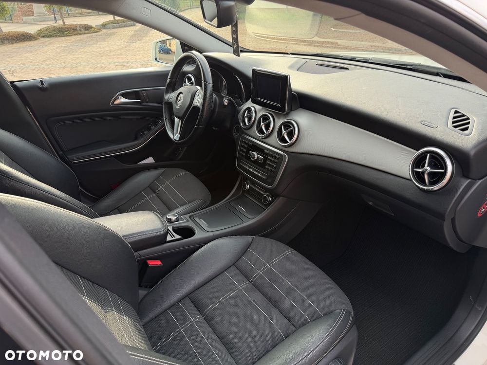 Mercedes-Benz CLA 220 d 7G-DCT AMG Line - 22
