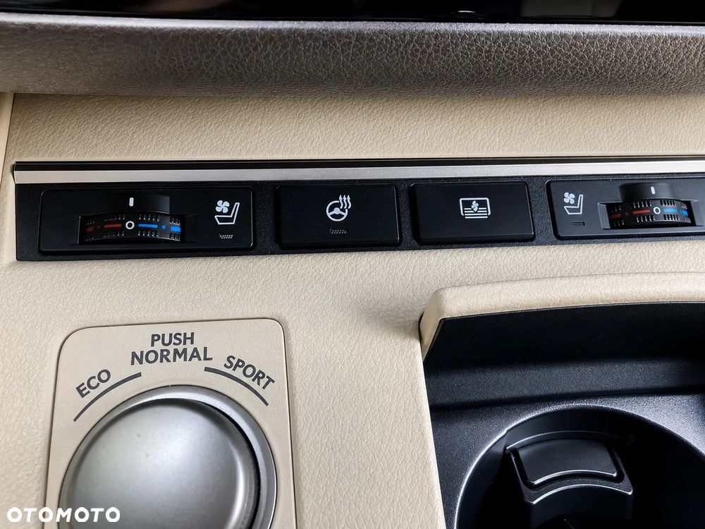 Lexus ES - 12