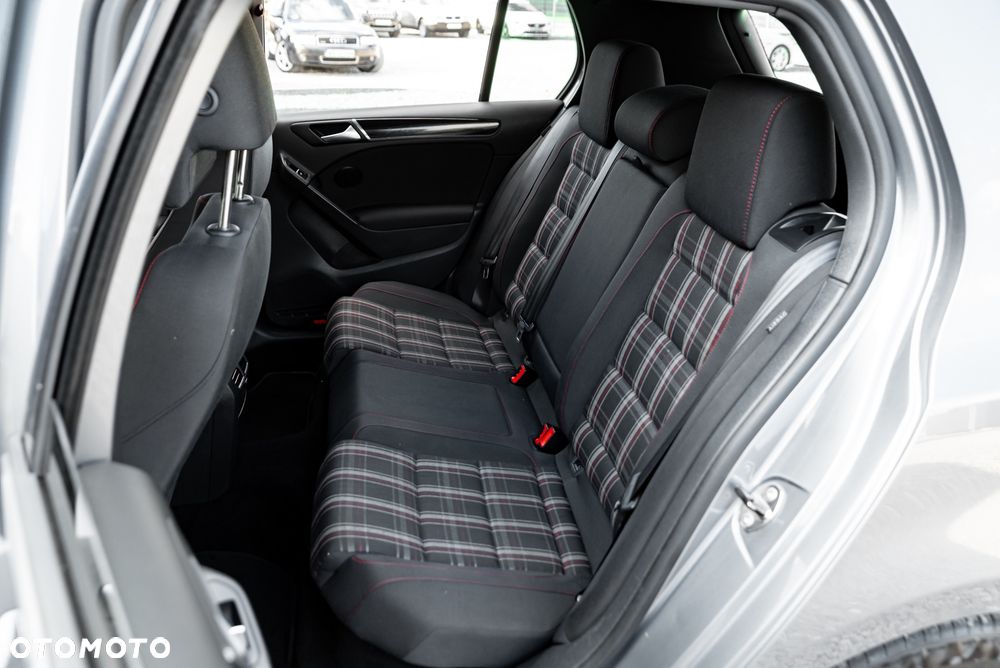Volkswagen Golf 2.0 GTI DSG - 20