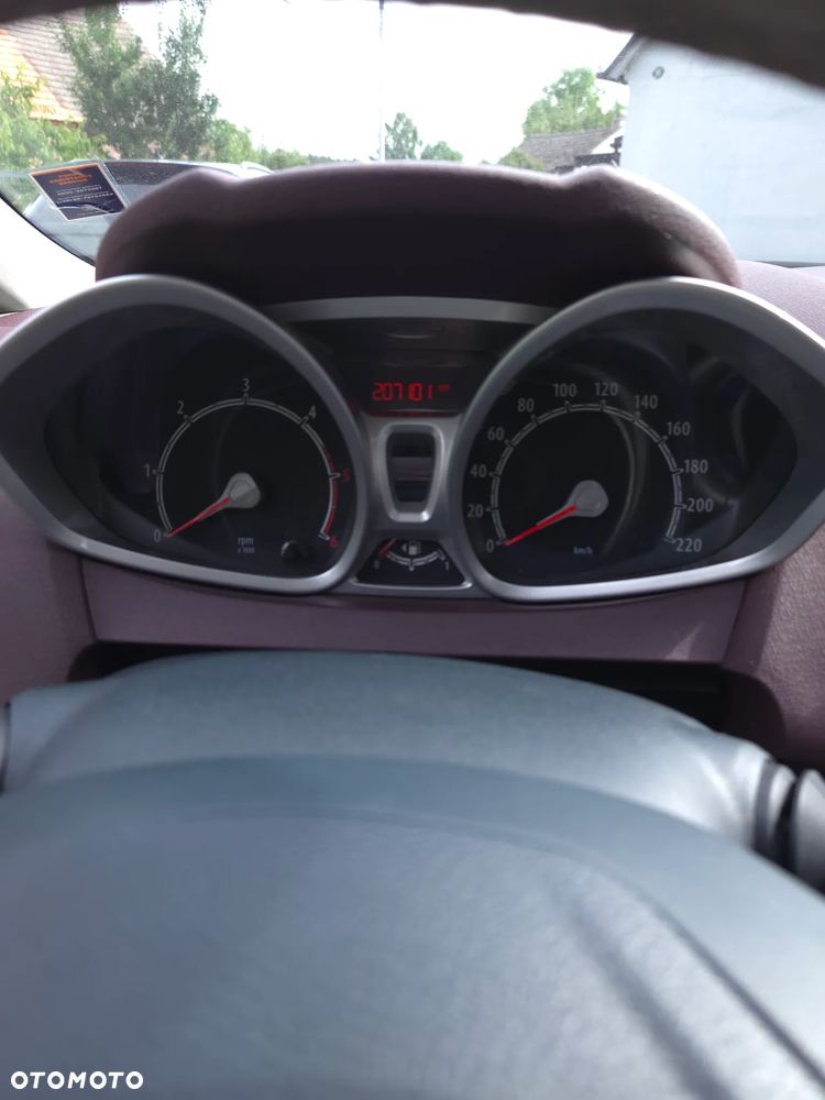 Ford Fiesta 1.6 TDCi DPF Ghia - 7