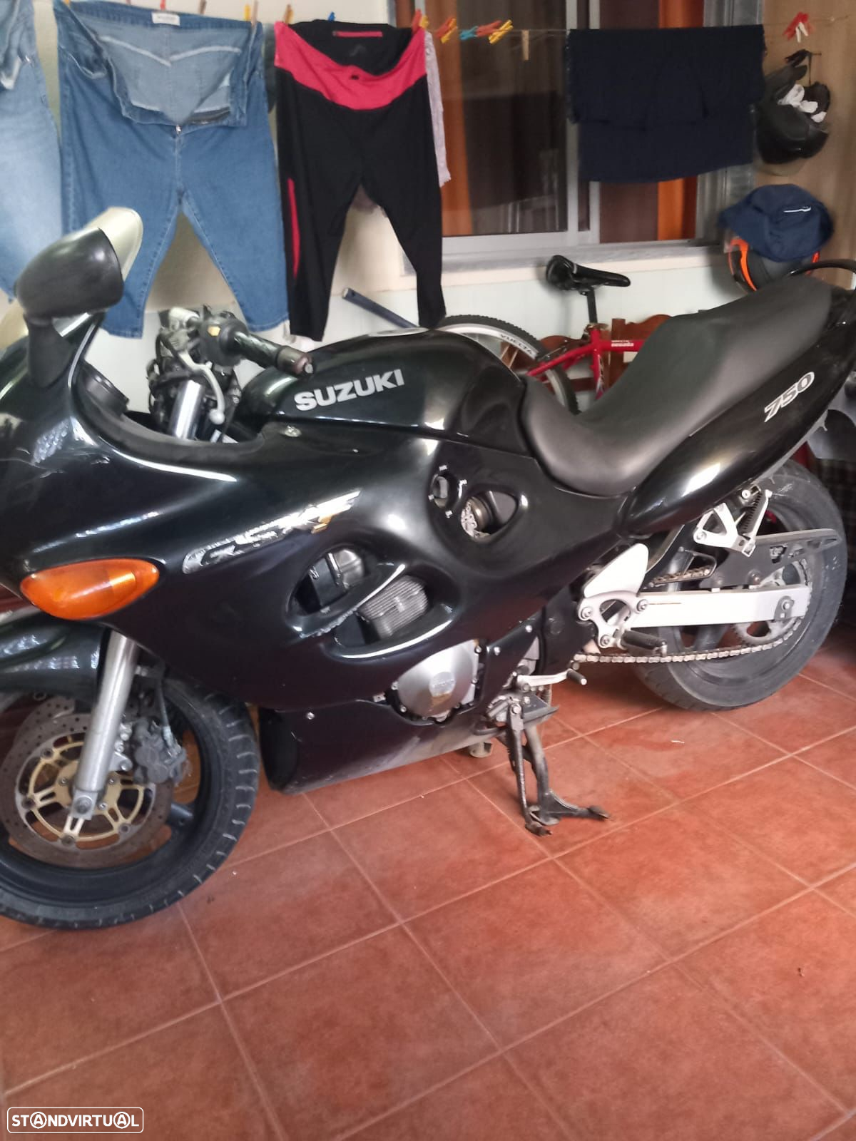 Suzuki GSX - 6