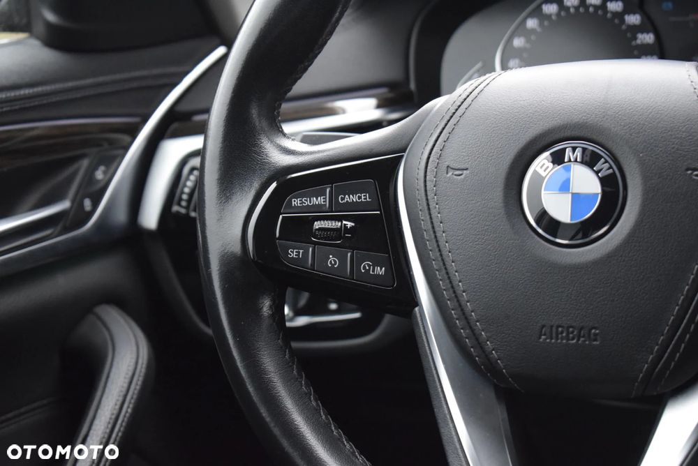 BMW Seria 5 518d Luxury Line - 10
