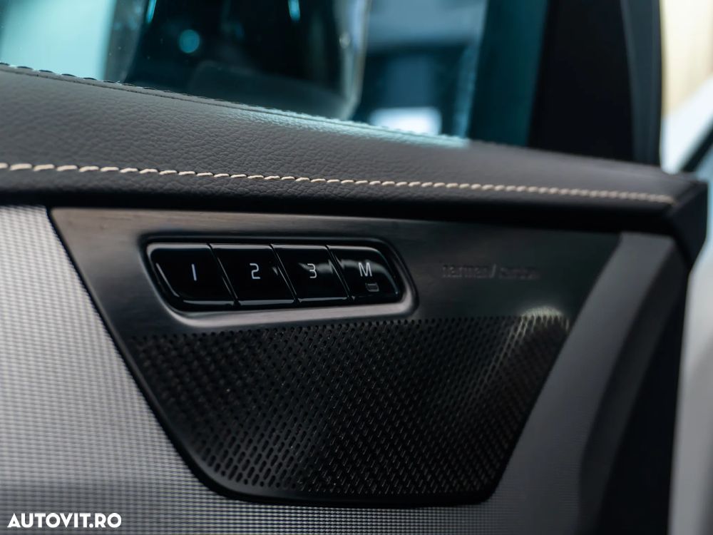 Volvo XC 90 T8 AWD Recharge Geartronic RDesign - 32