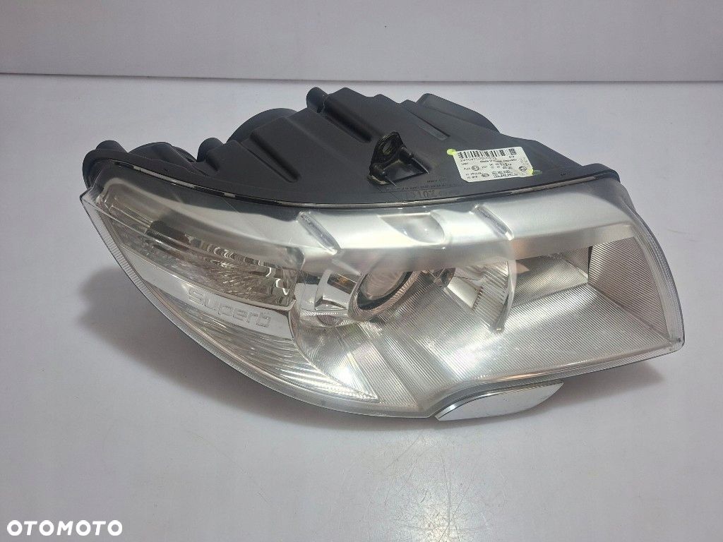 SKODA SUPERB II REFLEKTOR LAMPA PRAWA PRAWY PRZÓD ORYGINAŁ SOCZEWKA EUROPA - 1