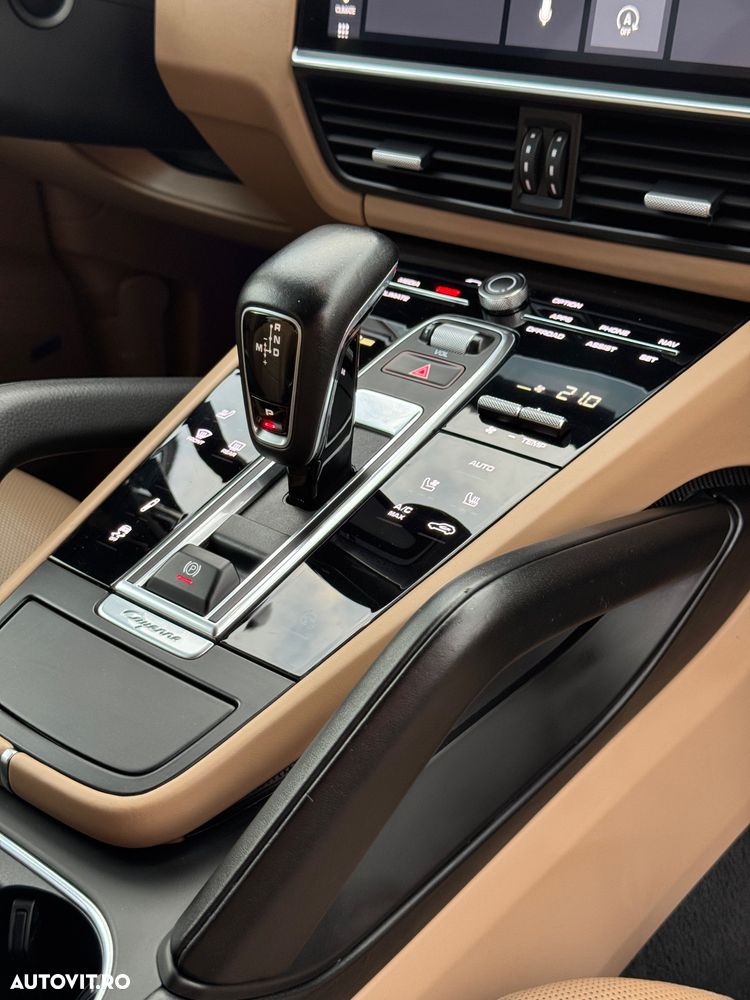 Porsche Cayenne - 15