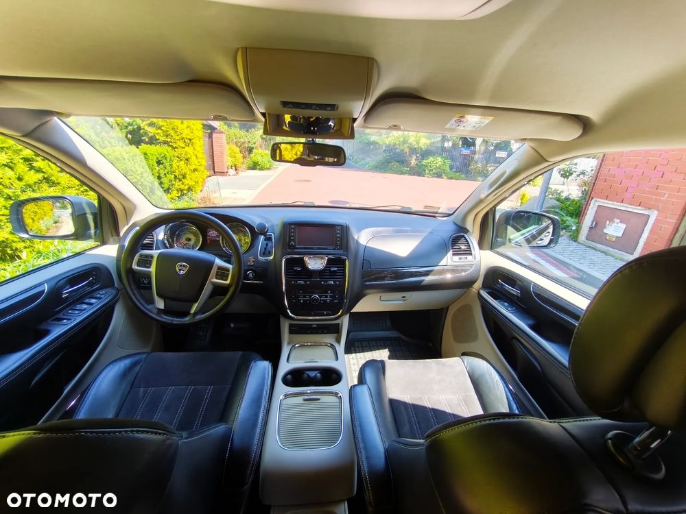 Lancia Voyager 3.6 Platinum - 2