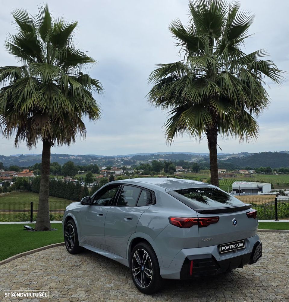 BMW iX2 eDrive20 Pack Desportivo M - 9