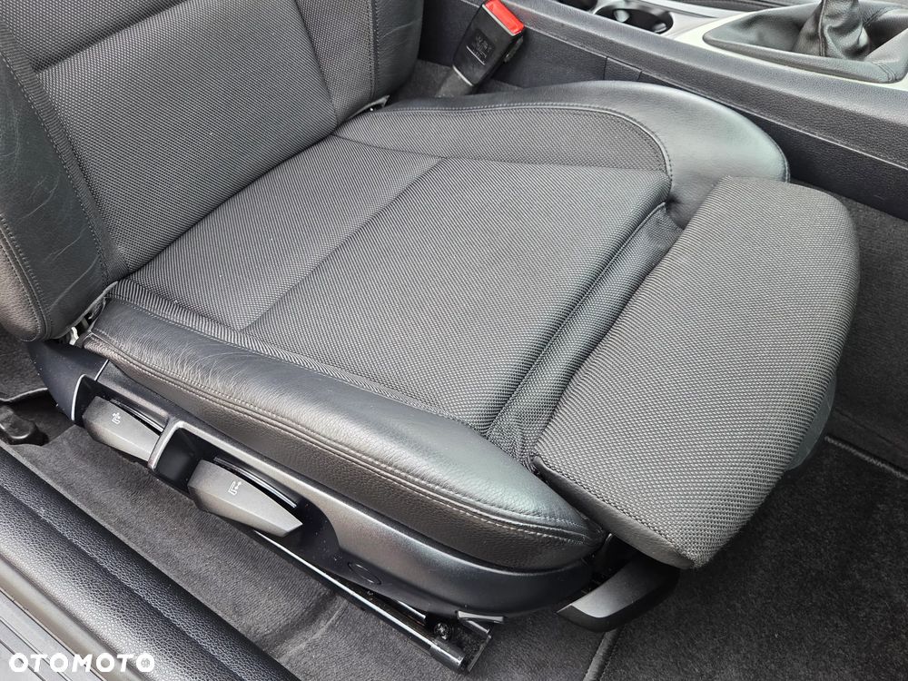 BMW Seria 1 116d DPF Edition Sport - 36