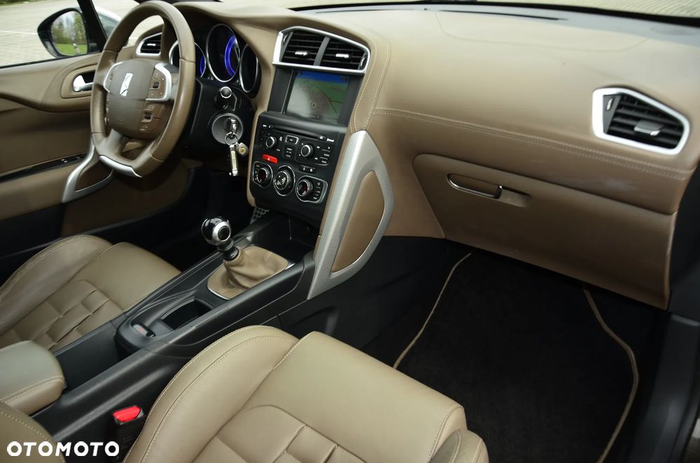 Citroën DS4 e-HDi 115 SoChic - 21