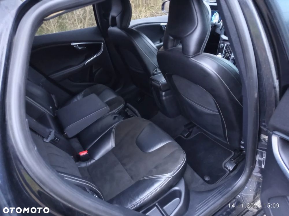 Volvo V40 D3 R Design - 6
