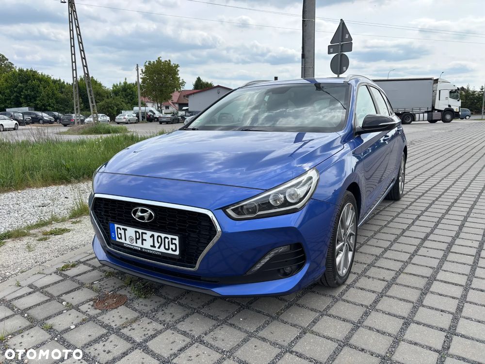 Hyundai i30 blue Kombi 1.6 CRDi Passion - 11