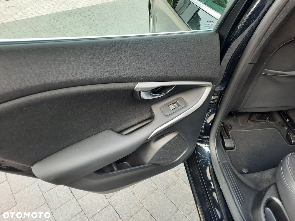 Volvo V40 D3 Momentum - 25