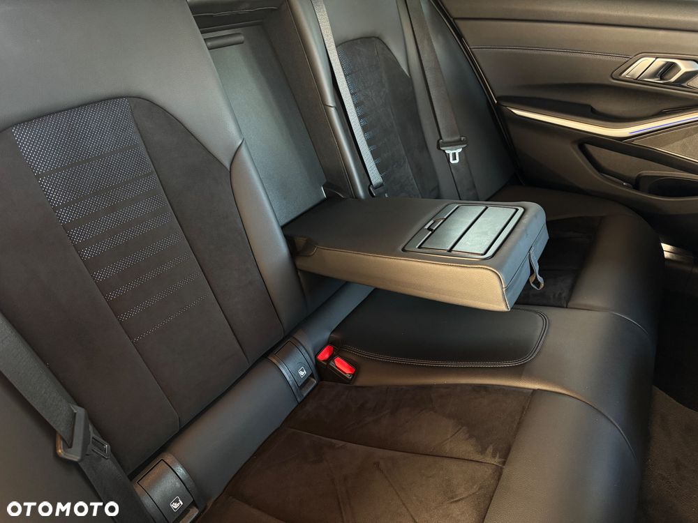BMW Seria 3 320d xDrive mHEV M Sport - 18