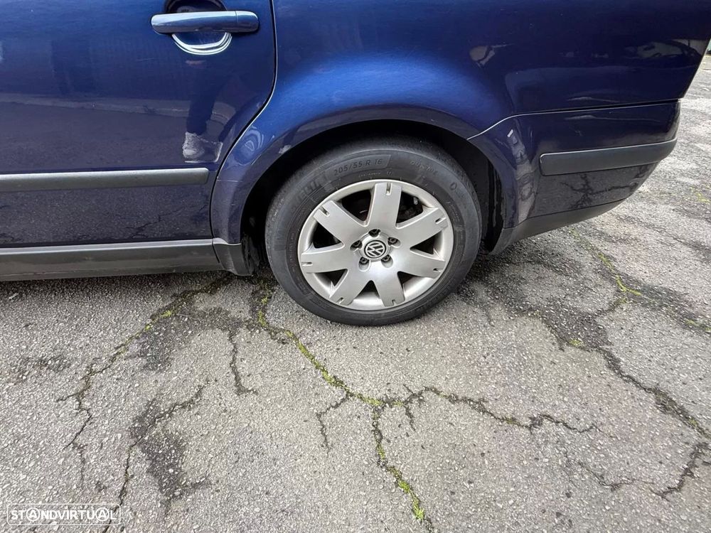 VW Passat 1.9 TDi Highline - 9