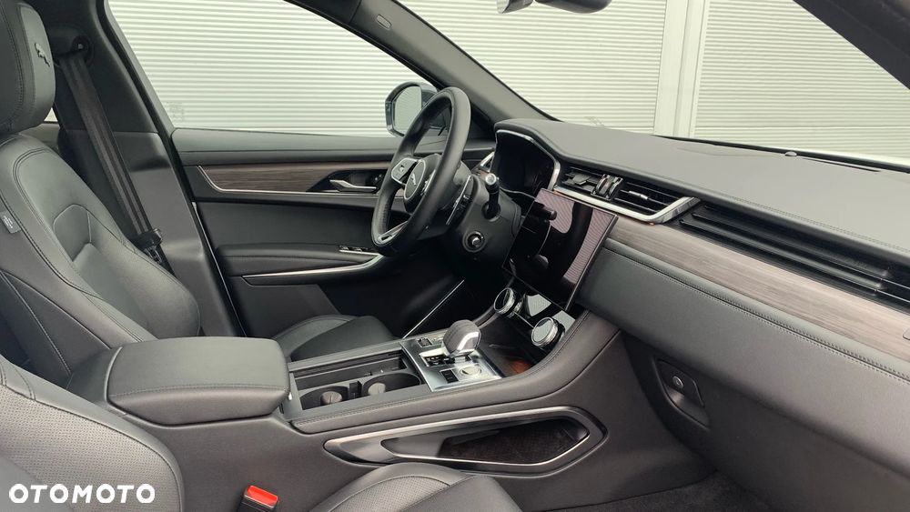 Jaguar F-Pace - 8