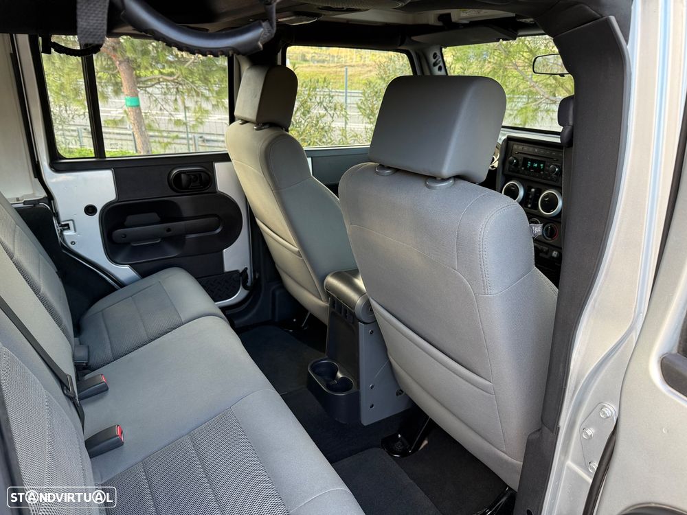 Jeep Wrangler Unlimited 2.8 CRD ATX Sahara - 26