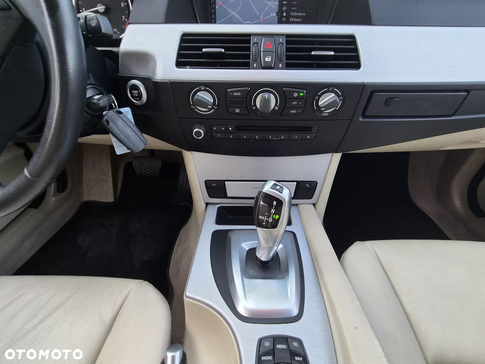 BMW Seria 5 520i - 13