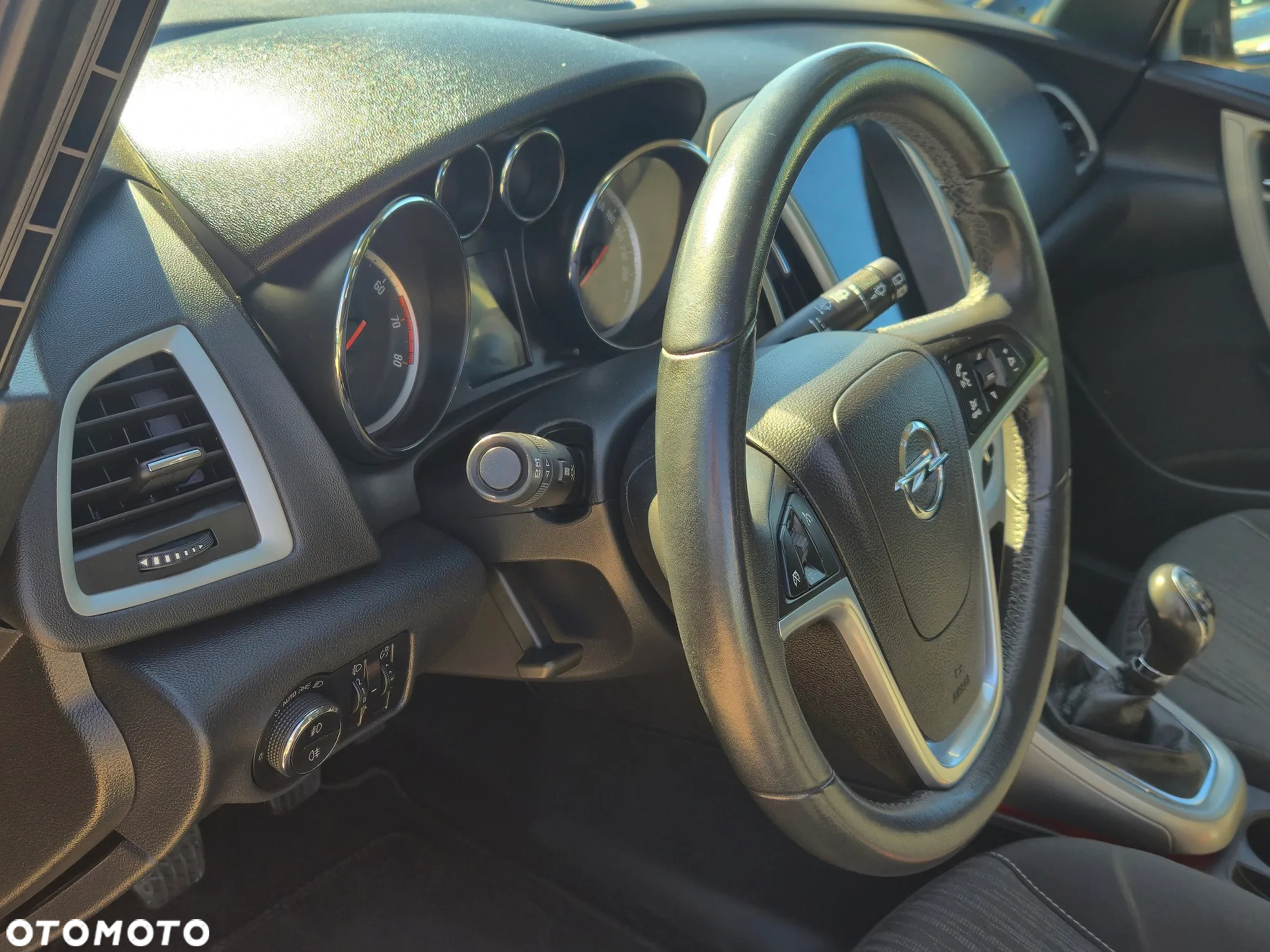 Opel Astra 1.4 Turbo Design Edition - 30