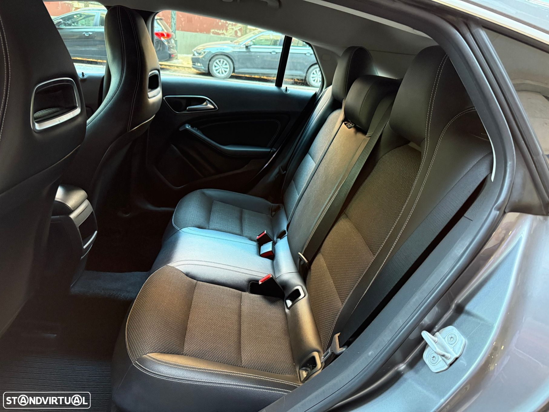 Mercedes-Benz CLA 180 d Shooting Brake - 10