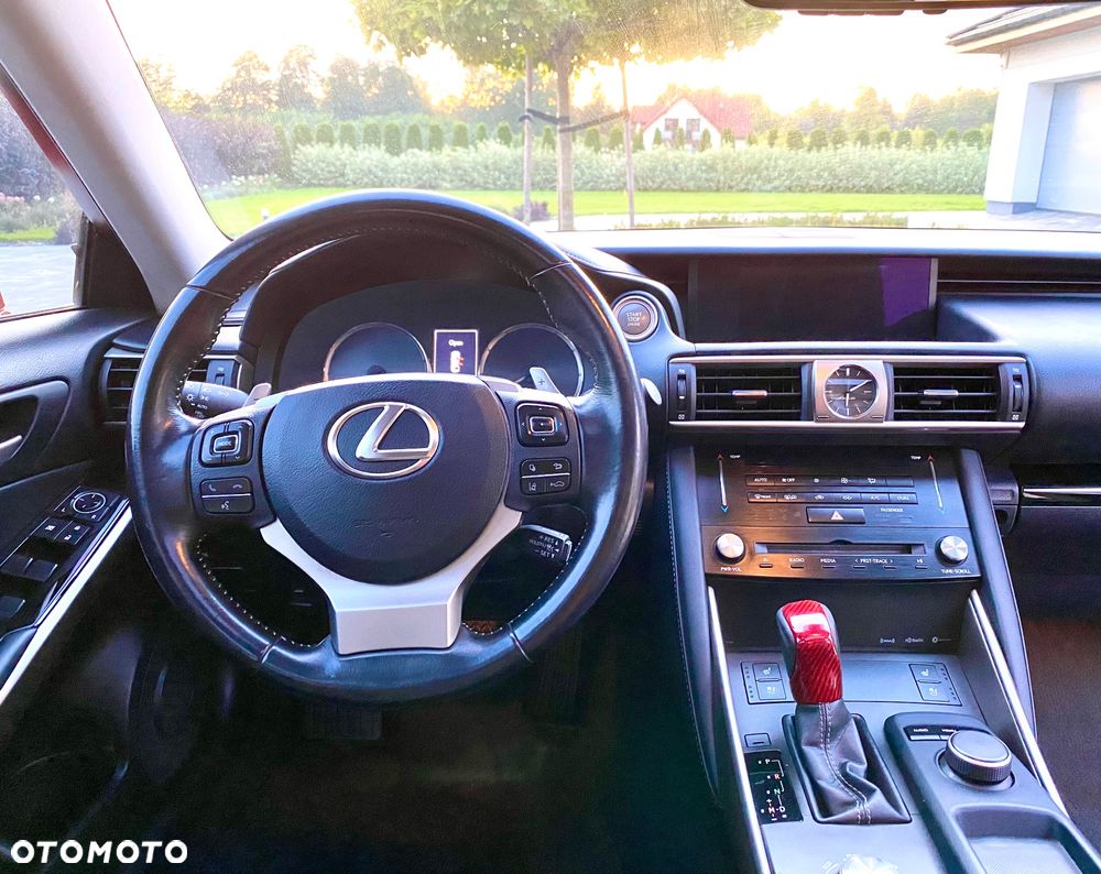 Lexus IS - 16