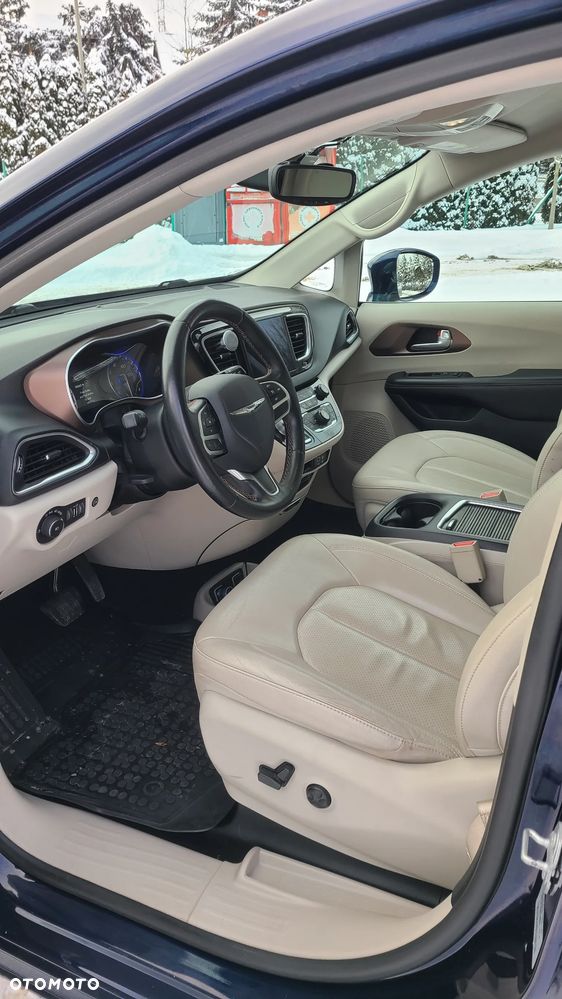 Chrysler Pacifica - 13